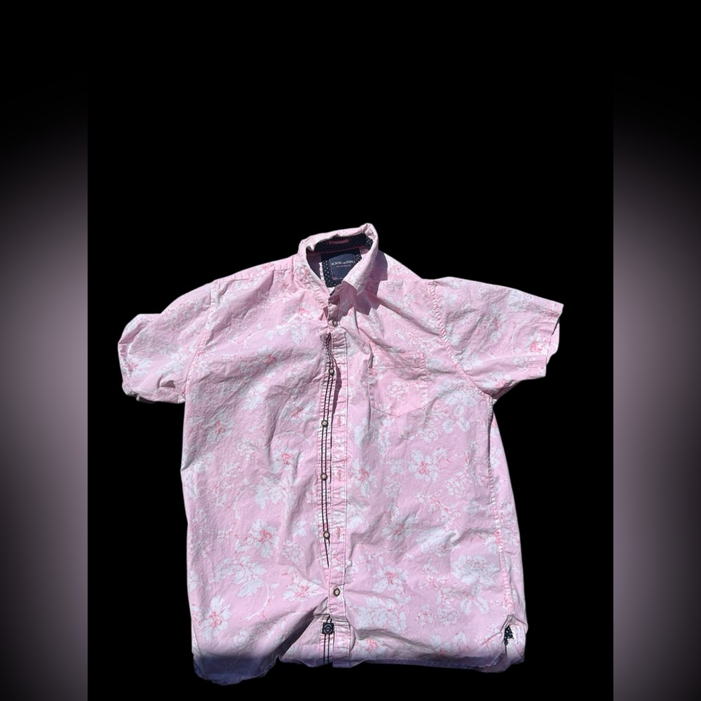 ✨Pink floral button-up shirt✨